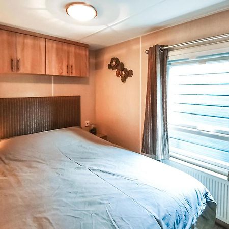 3 Bedroom Beautiful Home In Heinkenszand Extérieur photo