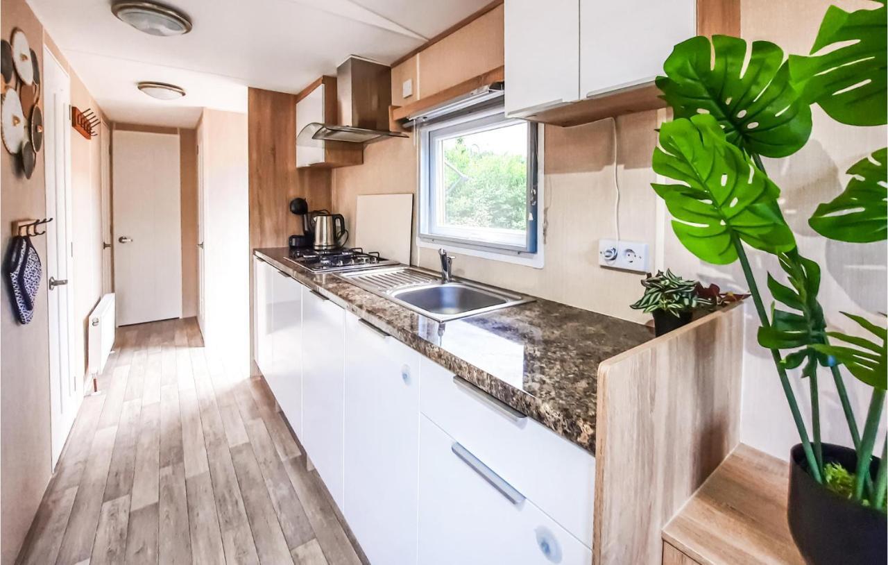3 Bedroom Beautiful Home In Heinkenszand Extérieur photo