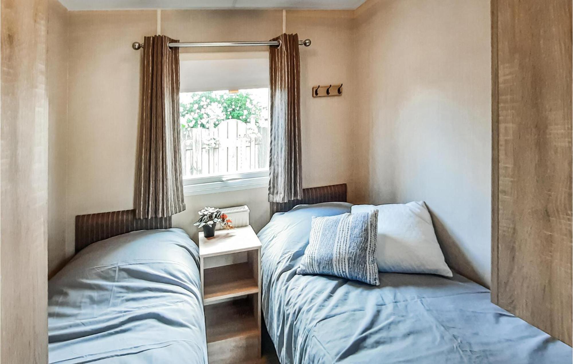 3 Bedroom Beautiful Home In Heinkenszand Extérieur photo