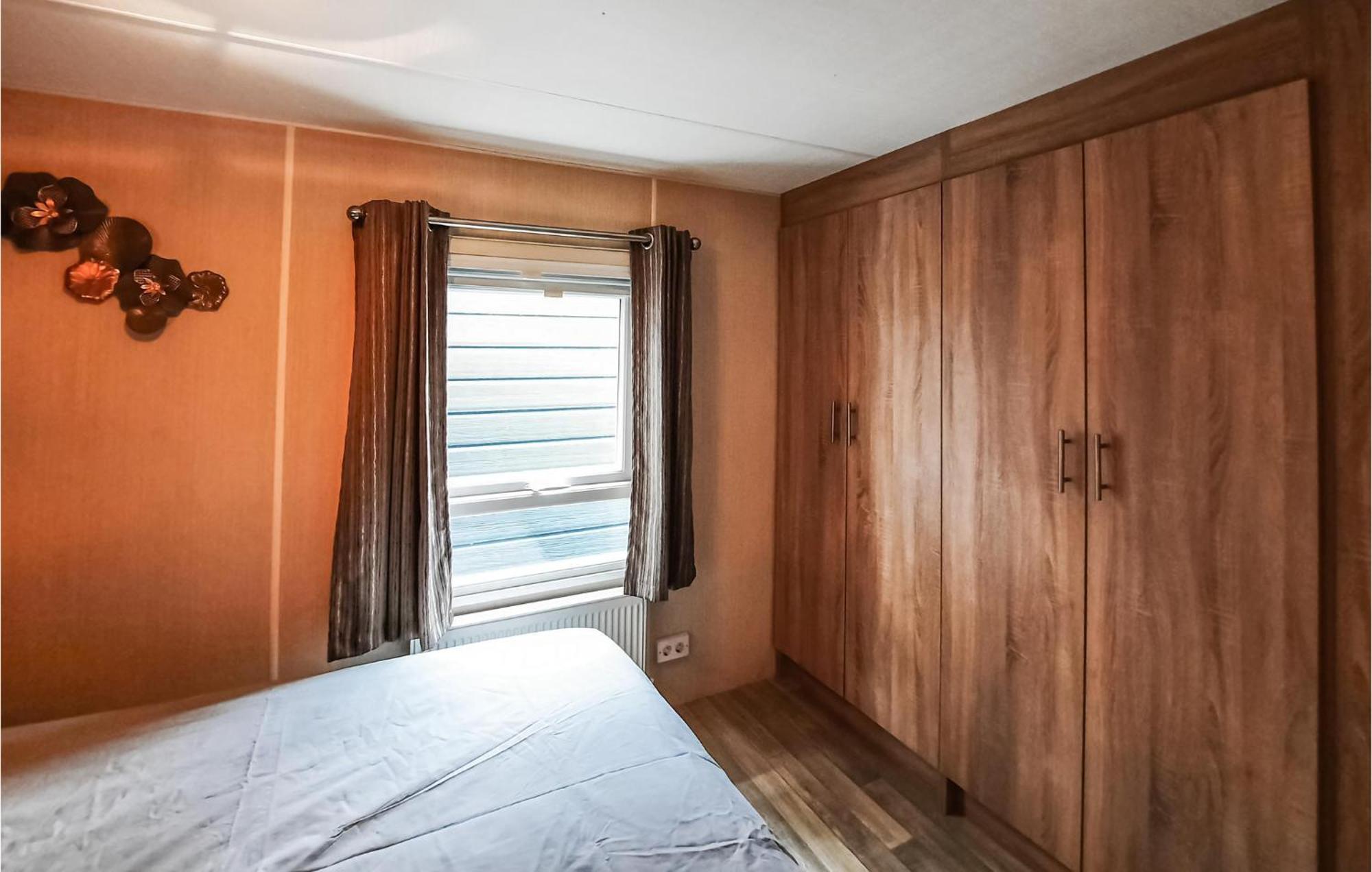 3 Bedroom Beautiful Home In Heinkenszand Extérieur photo